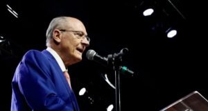 Alckmin critica defensores de ditadura e diz que “nem deveriam ser candidatos”