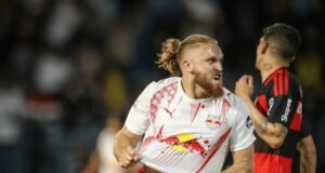 Bragantino supera Flamengo por 3 a 0 e encerra jejum de vitórias no Brasileirão