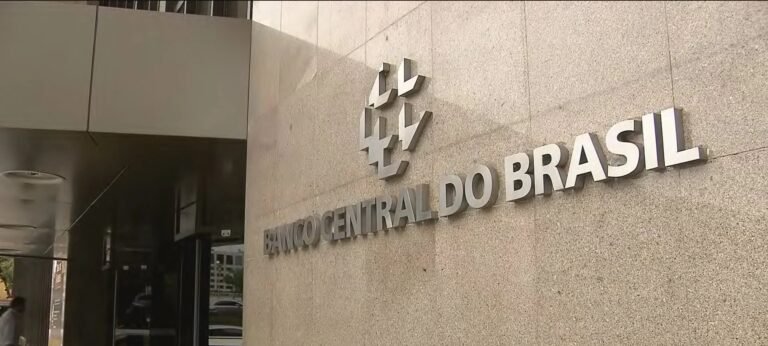 Relator apresenta novo parecer da PEC que dá autonomia orçamentária ao Banco Central