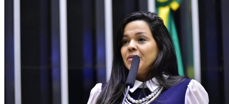 Priscila Costa é cogitada para compor chapa de Flávio Bolsonaro e mira eleitorado do Nordeste