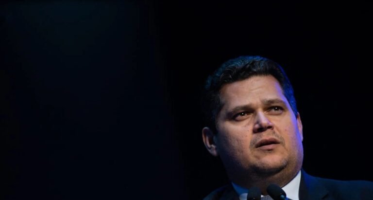 Alcolumbre disse que quarta-feira seria “dia histórico” antes de Senado rejeitar Messias