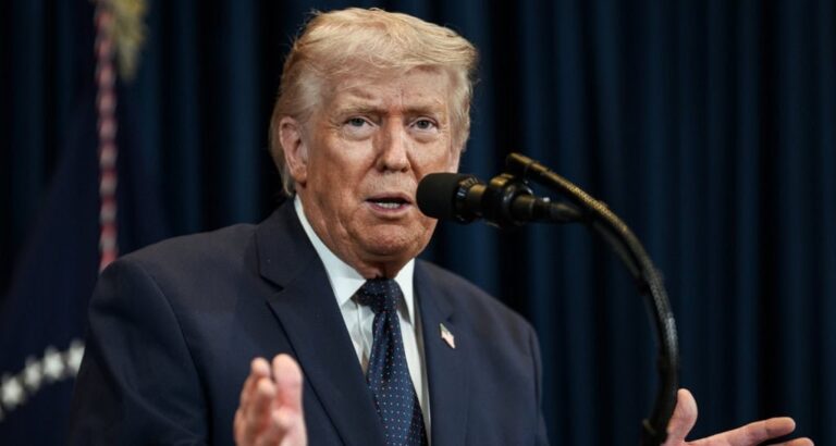 Apple firma acordo preliminar com Intel para produção de chips; Trump atuou como facilitador