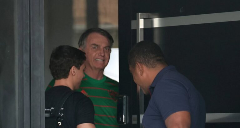 Defesa de Bolsonaro pede revisão criminal ao STF e busca anular condenação por tentativa de golpe