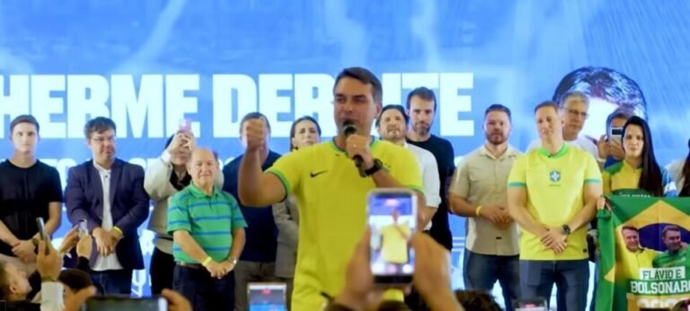 Flávio Bolsonaro reage a áudio com empresário Vorcaro: “Não vou desistir do meu Brasil”