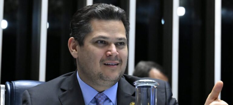 Alcolumbre promulga trechos da LDO e libera repasses a estados e municípios em ano eleitoral
