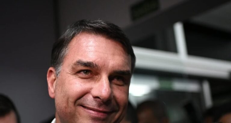 Flávio Bolsonaro reforça diálogo com empresariado e agenda feminina em encontro na capital paulista